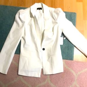 Women’s size 6 Ivory Blazer 1 State brand. Brand new with tags great price NBW:)